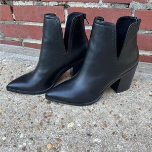 NWT! Steve Madden Back Zip Elegant Ankle Boots, in Black. Size 7.5.